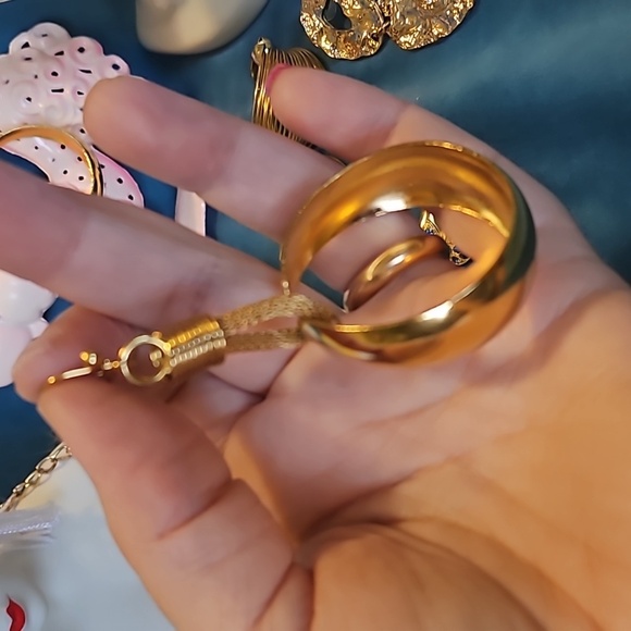 Vintage lot of 8 gold tone pieces of jewelry, faux pearls brooch - Picture 6 of 16